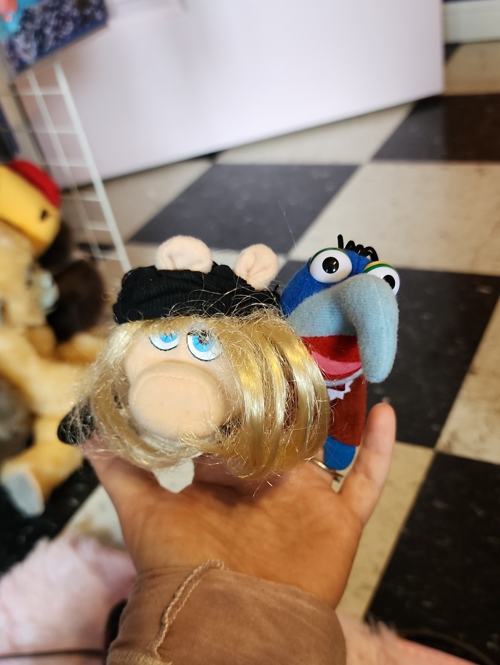 The Muppets Gonzo And Miss Piggy Finger Puppets 2012
